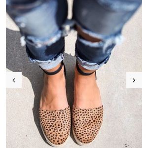 Vici Simba scalloped espadrille sandals. ☀️